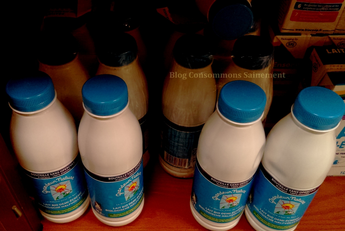 Pourquoi il ne faudrait surtout pas acheter les nouvelles bouteilles de lait  en plastique brillant ! – Consommons sainement